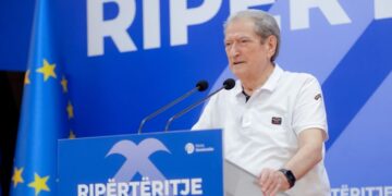 “Asnjë qindarkë nga premtimet”/ Berisha për zjarrfikësit: Qeveria po i trajton në mënyrë cinike