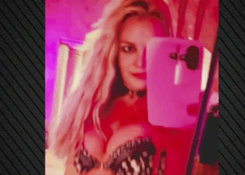 Britney Spears akuzon të atin se e kishte detyruar të performonte në skenë edhe pse publiku i shkaktonte ankth -