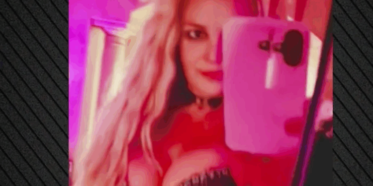 Britney Spears akuzon të atin se e kishte detyruar të performonte në skenë edhe pse publiku i shkaktonte ankth -