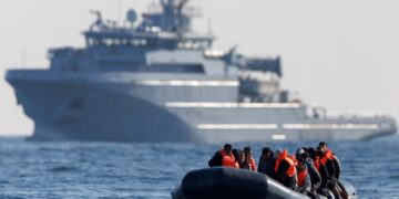 “Reagime histerike dhe jo realiste”- Ambasadori shqiptar në Britani për sulmet e Farage dhe politikanëve të krahut të djathtë: Ndalni gjuetinë ndaj shqiptarëve!