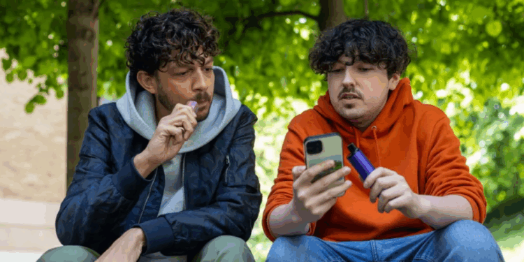 Studimi: Cigaret elektronike rrisin shanset për lënien e duhanit -