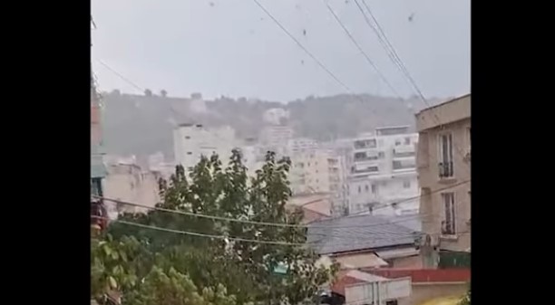  Çmenduritë  e motit  pas të nxehtit ekstrem Saranda dhe Delvina pushtohen nga stuhitë e shiut 