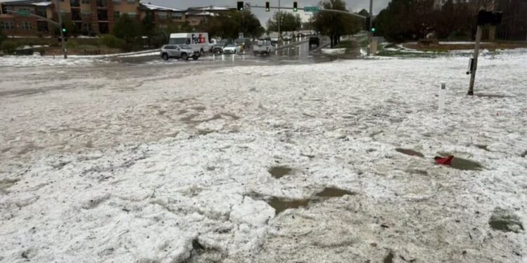 Stuhi e fuqishme në SHBA, breshëri arrin deri në 90 centimetra -