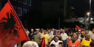 Qytetarët e Divjakës kundër shkrirjes së bashkisë, mbajnë protestën e 26-të! Thirrje deputetëve të mos e votojnë Territorialen në Parlament