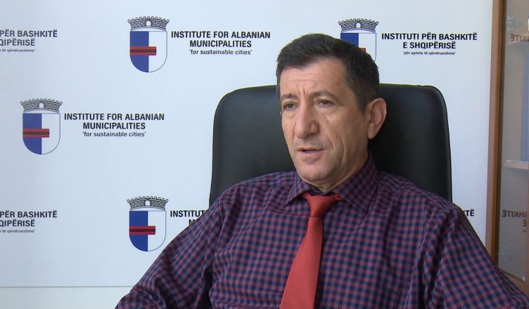 Haxhimali kundër  Territoriales   Me shkrirjen e bashkive zonat rurale mbeten pa përfaqësim