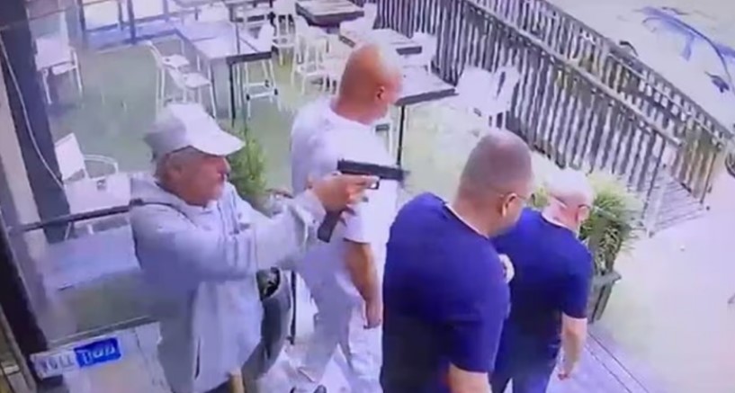 Momenti kur një nga kriminelët më të rrezikshëm qëllohet për vdekje me plumb pas koke 