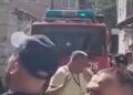 FOTO/ Zjarri shkrumbon banesën në Elbasan, s’ka të lënduar! Parandalohet përhapja e flakëve, të panjohura shkaqet!