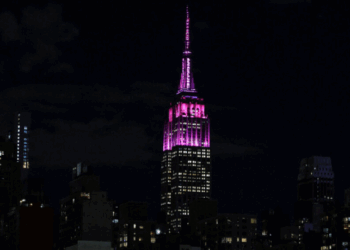 Vdekja e Dolly Parton, ndërtesa Empire State "vishet" me rozë në nder të saj (VIDEO) -