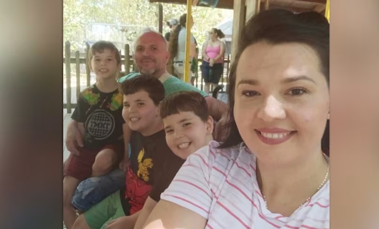 Tragjedia në SHBA  familja që humbi 3 fëmijë nga zjarri është nga Lushnja  Rëndë 2 fëmijët e tjerë dhe prindërit  të afërmit hapin  GoFundMe  për t i ndihmuar