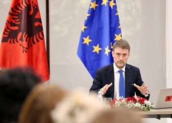17 mijë tekste për diasporën, Hoxha zbulon planin për vitin e ri shkollor: Shpërndarja në 15 shtete të Europës, SHBA dhe Kanada
