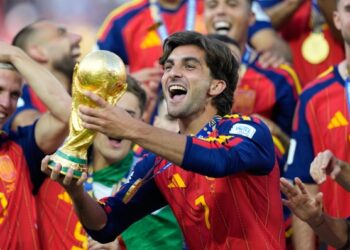 PSG “siguron” Ferran Torres, transferimi i sulmuesit spanjoll duket punë e kryer