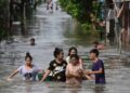 VIDEO/ Katastrofë natyrore në Filipine, të paktën 12 viktima dhe mbi 700 mijë të dëmtuar nga përmbytjet!