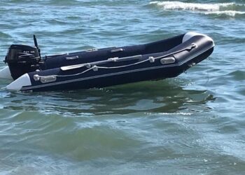 Aksidenti ujor me një të vdekur në Shëngjin, Policia zbardh dinamikën: I riu ra nga gomonia aksidentalisht dhe helika…!