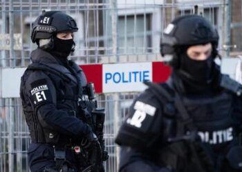 Terror në Roterdam, një 26-vjeçar sulmon kalimtarët me thikë dhe tenton një të dytë, raportohet për të plagosur!