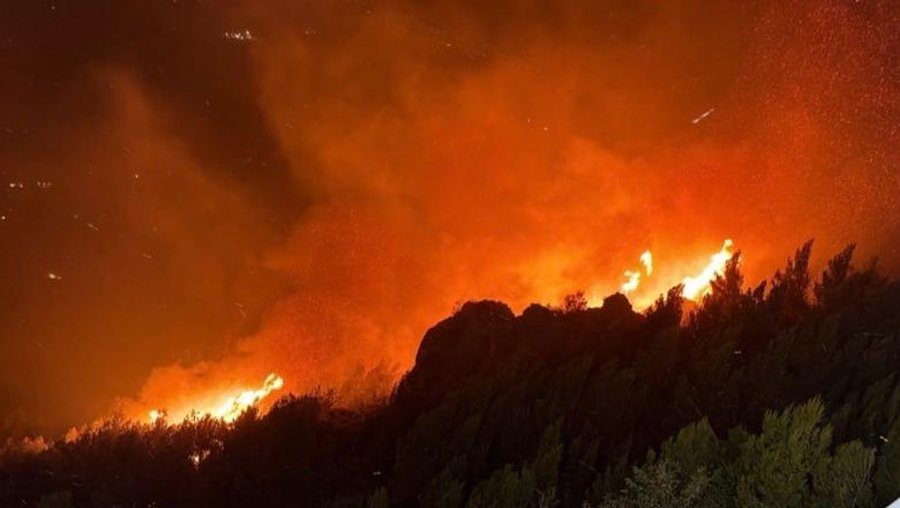 Nga Dajti në Përmet   12 orë  23 zjarre  Flakët përhapen në disa fronte  ja ku po punohet ende