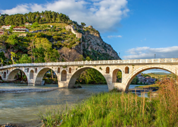 Revista prestigjioze “Ambassador”: Shqipëria, një vend që nuk e ka humbur identitetin