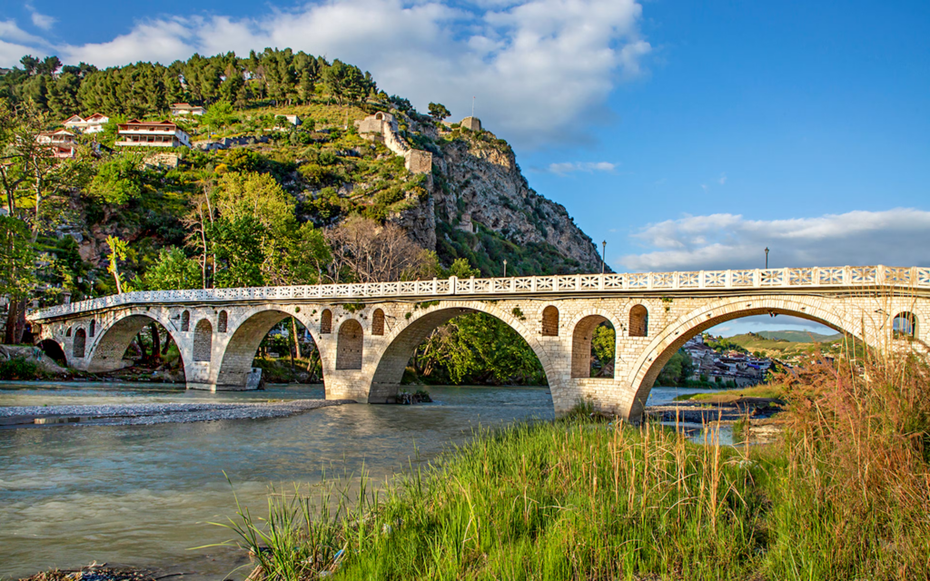 Revista prestigjioze  Ambassador   Shqipëria  një vend që nuk e ka humbur identitetin