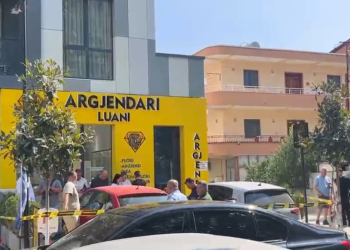 Një herë si klient, pastaj si grabitës? Çfarë dihet për vjedhjen e argjendarisë në Kamëz