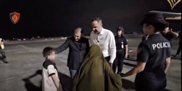 Riatdhesimi i 5 shqiptarëve nga Siria, dalin pamjet nga Rinasi, Lamallari: Vijojmë punën për..