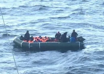 Britanikët ndryshojnë qëndrim! Rritet kërkesa për konfrontim me Francën, sondazhi zbulon ndarjen e fortë politike