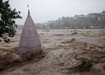 Katastrofë dhe përmbytje apokaliptike në Indi, rreth 100 të vdekur nga shirat e rrëmbyeshëm (VIDEO)