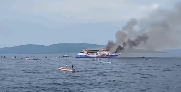 Indonezi, 5 të vdekur dhe 41 të zhdukur nga zjarri në një anije -