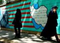 Bloomberg: Lufta e brendshme midis pragmatistëve dhe fanatikëve shpërthen në Iran, ndërsa Khamenei mbetet i padukshëm!