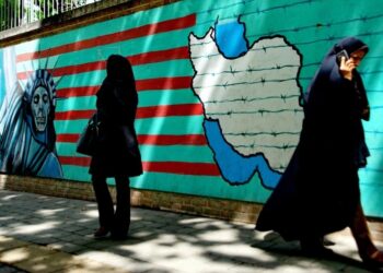 Bloomberg: Lufta e brendshme midis pragmatistëve dhe fanatikëve shpërthen në Iran, ndërsa Khamenei mbetet i padukshëm!