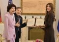 Një nga mbështetësit më të mëdhenj, Kosova i jep shtetësinë ish-kongresmenit amerikan Joe DioGuardit dhe bashkëshortes së tij!