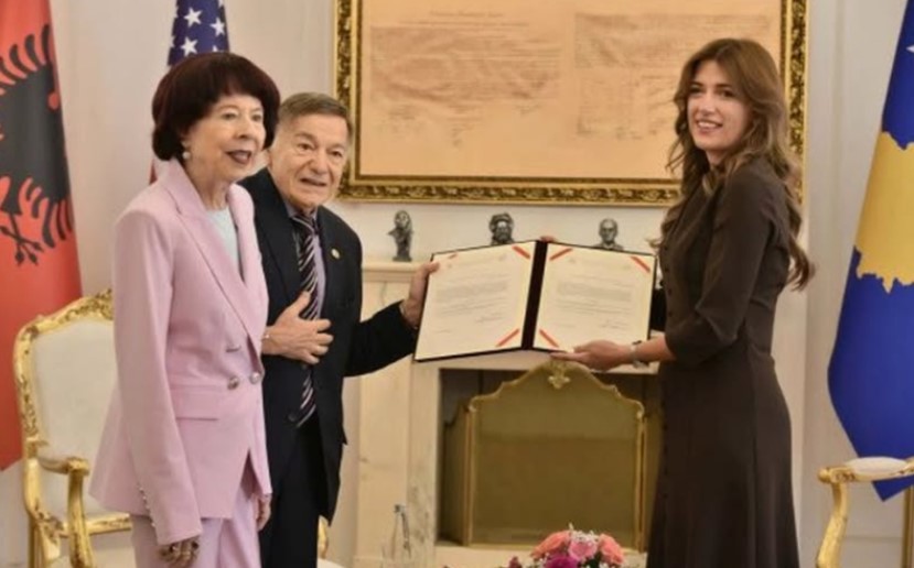 Një nga mbështetësit më të mëdhenj  Kosova i jep shtetësinë ish kongresmenit amerikan Joe DioGuardit dhe bashkëshortes së tij 