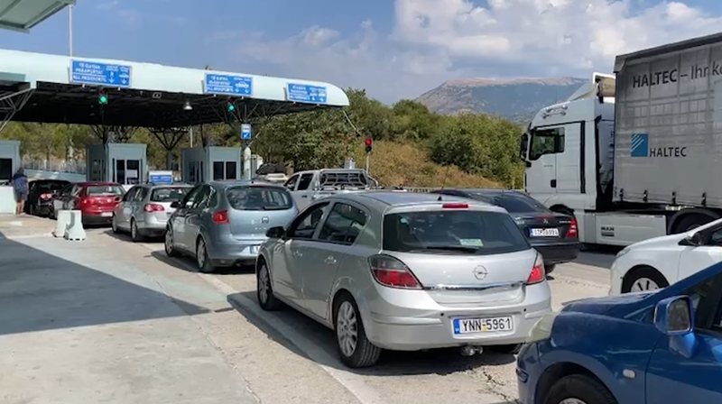 Kthimi i emigrantëve rrit lëvizjet në kufi  mbi 10 mijë shtetas kalojnë kufirin e Kakavijës në 24 orë