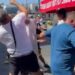 VIDEO/ Përleshje e dhunshme mes turistëve në Capri të Italisë, grushte, shkelma dhe karrige kokës! Shikoni pamjet e sherrit