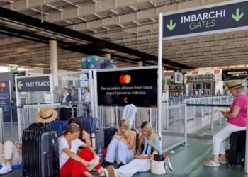Vullkani Etna vijon të nxjerrë lumenj llave dhe tonelata hi, mbetet i mbyllur aeroporti i Catania, rreth 700 fluturime të anuluara