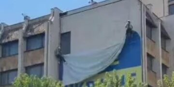 Kosova heq flamurin e Ukrainës pas deklaratës së Zelenskyt, reagon edhe Shqipëria: Heqja e paraleleve, e gabuar!