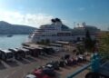 Kroçera “Seabourn Quest” ankorohet në Sarandë, 500 turistë vizitojnë Ksamilin dhe Butrintin dhe “Syrin e Kaltër”