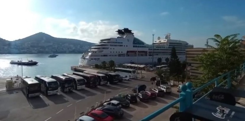 Kroçera  Seabourn Quest  ankorohet në Sarandë  500 turistë vizitojnë Ksamilin dhe Butrintin dhe  Syrin e Kaltër 