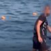 VIDEO/ Hyri me Jet Ski në zonën e pushuesve, bllokohet mjeti dhe gjobitet me 500 mijë lekë drejtuesi në Ksamil