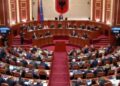 “Sheikët” e Parlamentit, 700 mijë euro për deputetët në korrik! Dieta, rimbursime, telefona, naftë e qira! Peleshi dhe Bardhi ‘kampionë’, s’mungojnë as çuditë
