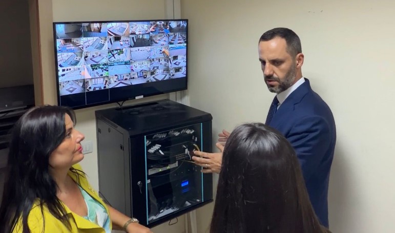 Prej muajit shtator  Smart City  në shkollat e Tiranës  Lamallari tek gjimnazi  Qemal Stafa   Janë instaluar kamerat me inteligjencë artificiale 