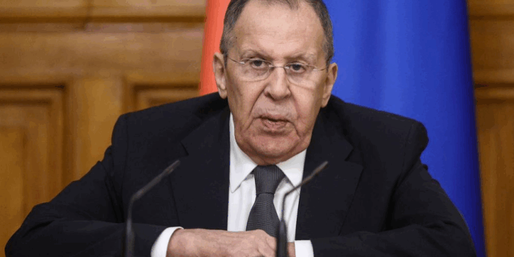 Lavrov kërcënon Britaninë: Rrezikon të shihet si pjesë e luftës në Ukrainë -