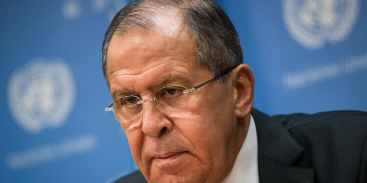 Lavrov: Rusia do të marrë parasysh veprimet e NATO-s dhe BE-së që po mbështesin Ukrainën -