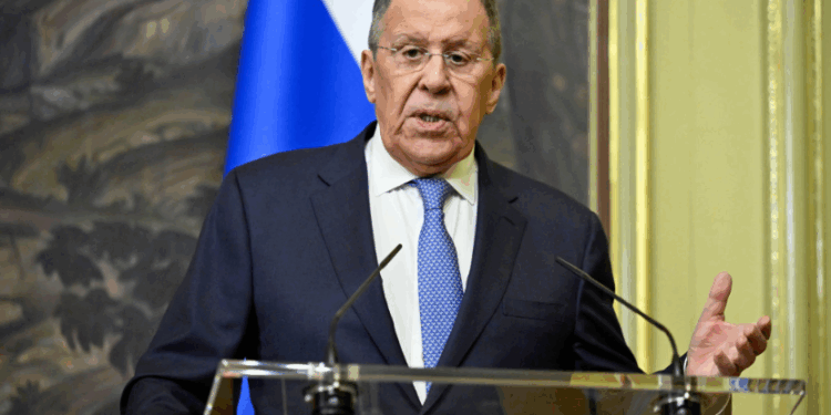 "Çfarë ka të gabuar këtu"? Lavrov mbron aleancën me Iranin dhe Korenë e Veriut -