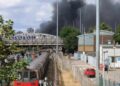 Londra pushtohet nga tymi i zi dhe flakët, zjarr masiv në zonën industriale pranë “Wembley”!