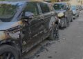 Një person i vë zjarrin kazanëve të plehrave në Durrës, digjen 10 prej tyre, dëmtohen edhe tre mjete të parkuara! Policia kërkon autorin