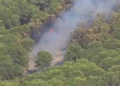 Vijon përhapja e zjarrit në Mallakastër, flakët drejt Vloshit, rikthehet ndërhyrja nga ajri