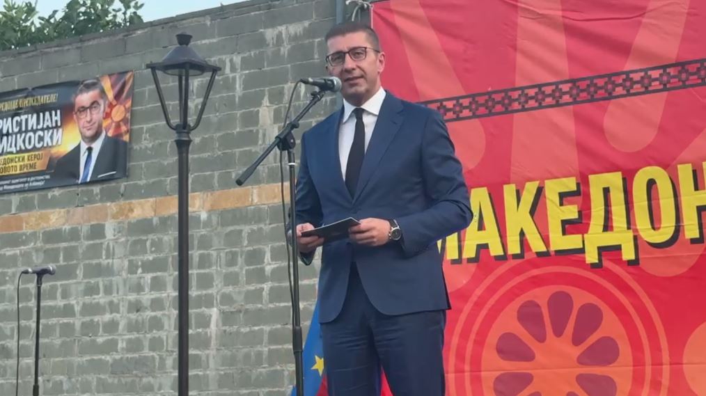 Mickoski në Festivalin Folklorik të Pustecit  shkelet protokolli me himnin kombëtar