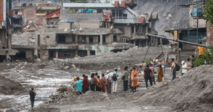 Shkon mbi 600 numri i të vdekurve nga përmbytjet në Nepal, mijëra ende të zhdukur -