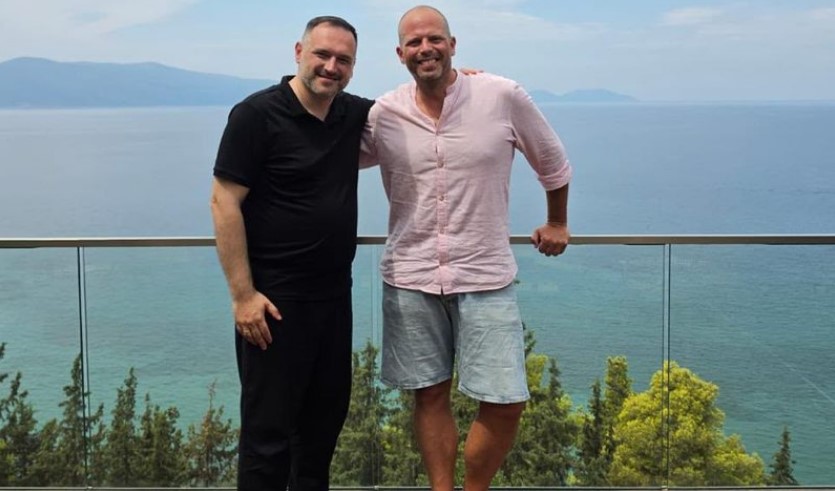 Zgjodhi Shqipërinë për pushime  ministri Ermal Nufi pret në Vlorë homologun belg Theo Francken  Mundësi e mirë për të forcuar miqësinë 