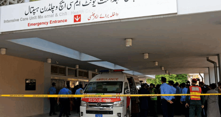 14 të porsalindur humbin jetën në Pakistan, pas një zjarri që shpërtheu në spital -
