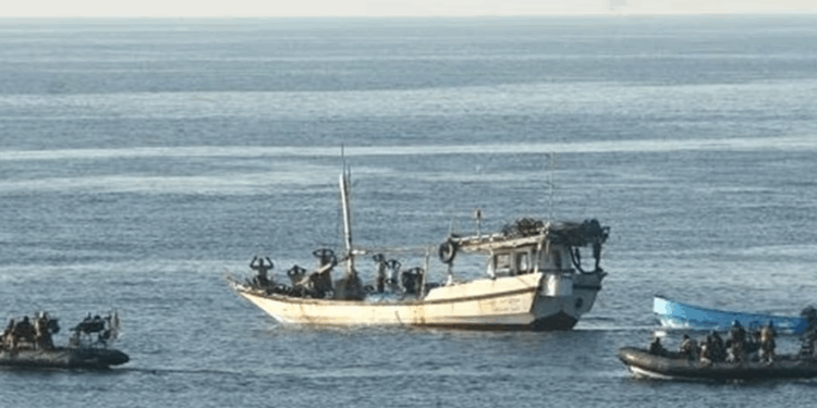 Piratët rrëmbejnë një cisternë të lidhur me Iranin -